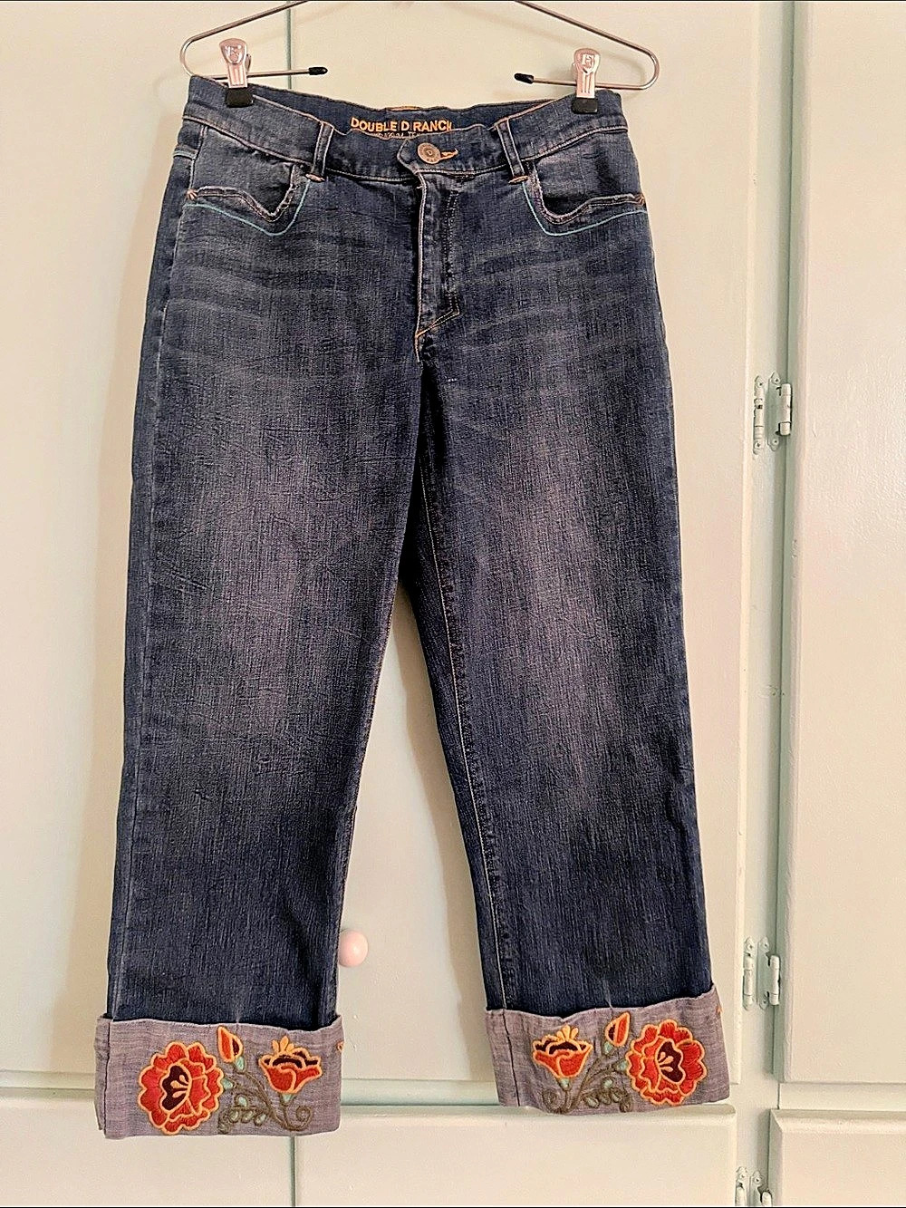 Double D Ranch Embroidered Capri Jeans